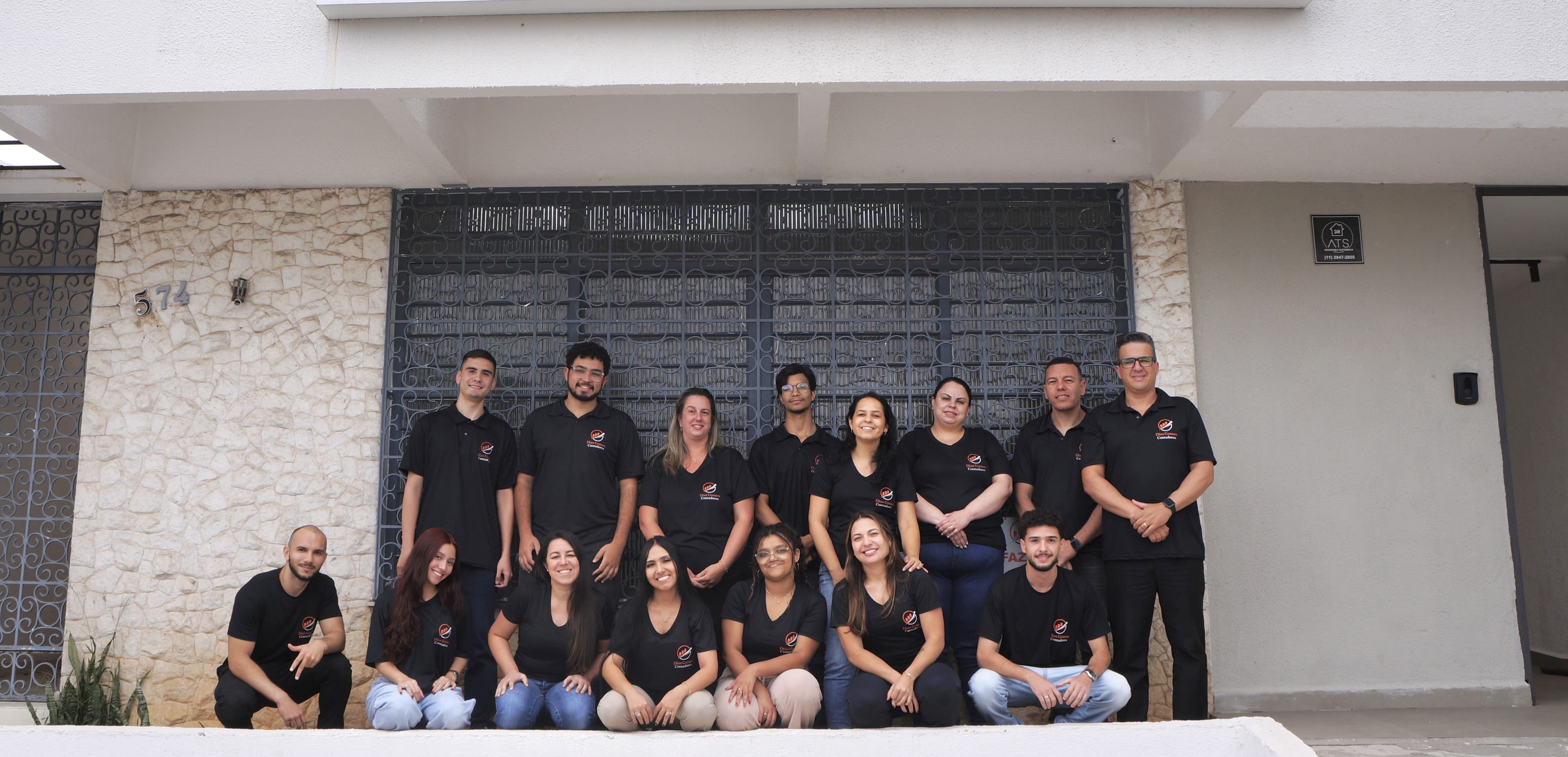 Equipe Dias Gomes em reunião estratégica